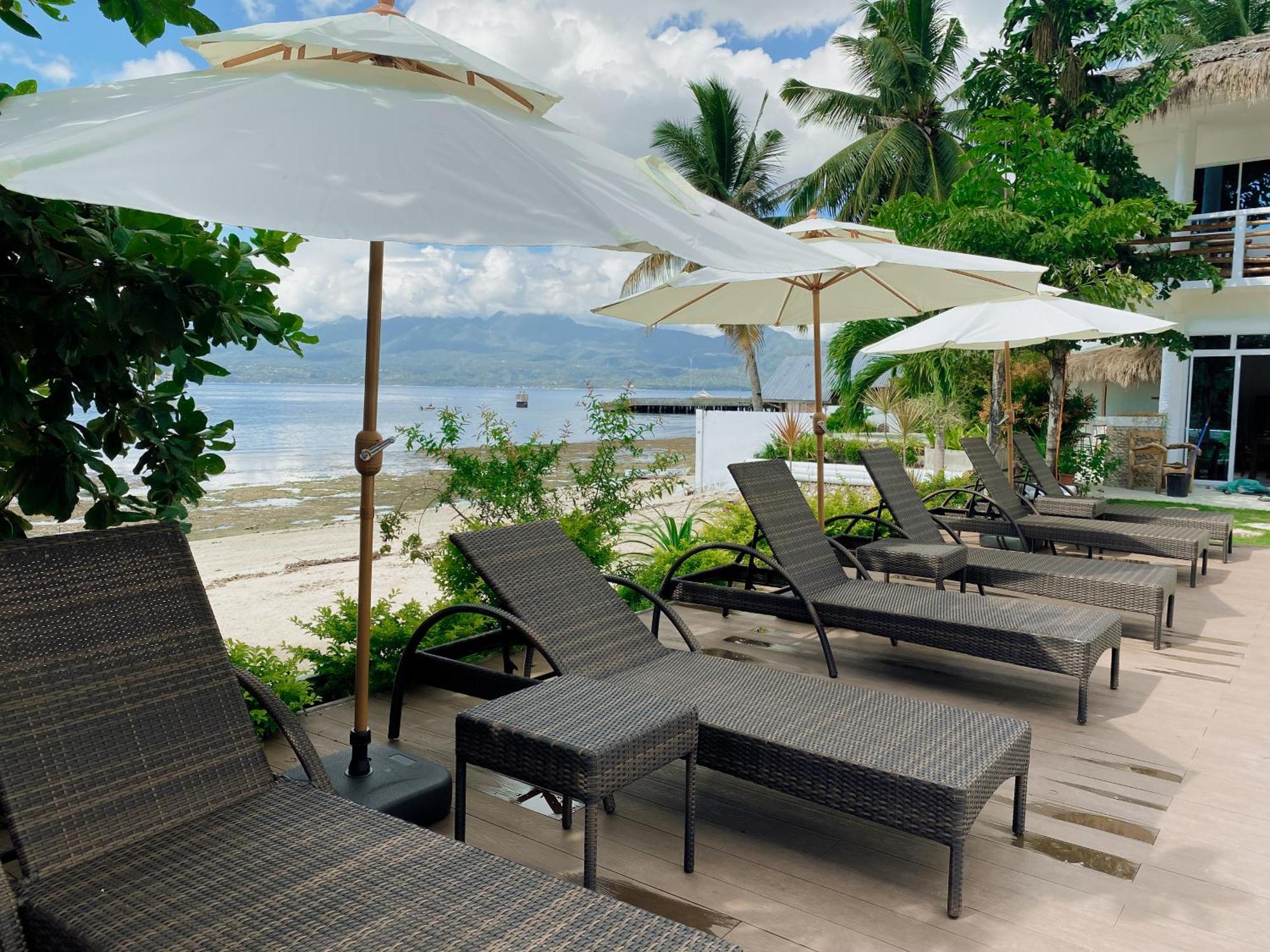 Avila'S Horizon Dive Resort Santander Exterior foto
